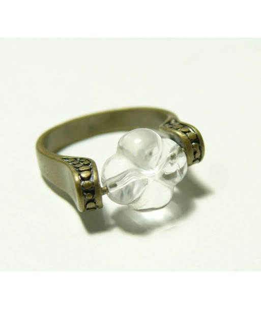 Bague Cristal de roche sculptée ' le trèfle porte bonheur '