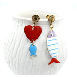 Boucles d’oreilles asymétriques en acier inoxydable doré 18K et poisson à rayures
