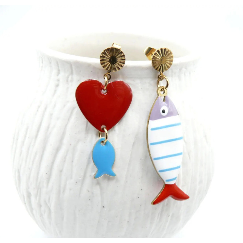 Boucles d’oreilles asymétriques en acier inoxydable doré 18K et poisson à rayures