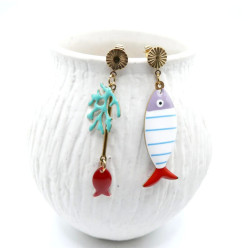 Boucles d’oreilles asymétriques en acier inoxydable doré 18K et poisson à rayures